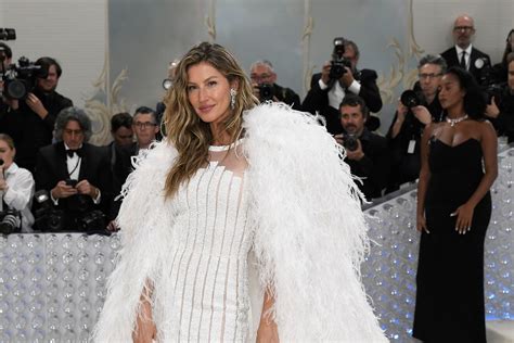 gisele bündchen pink versace|gisele bundchen Met Gala 2023.